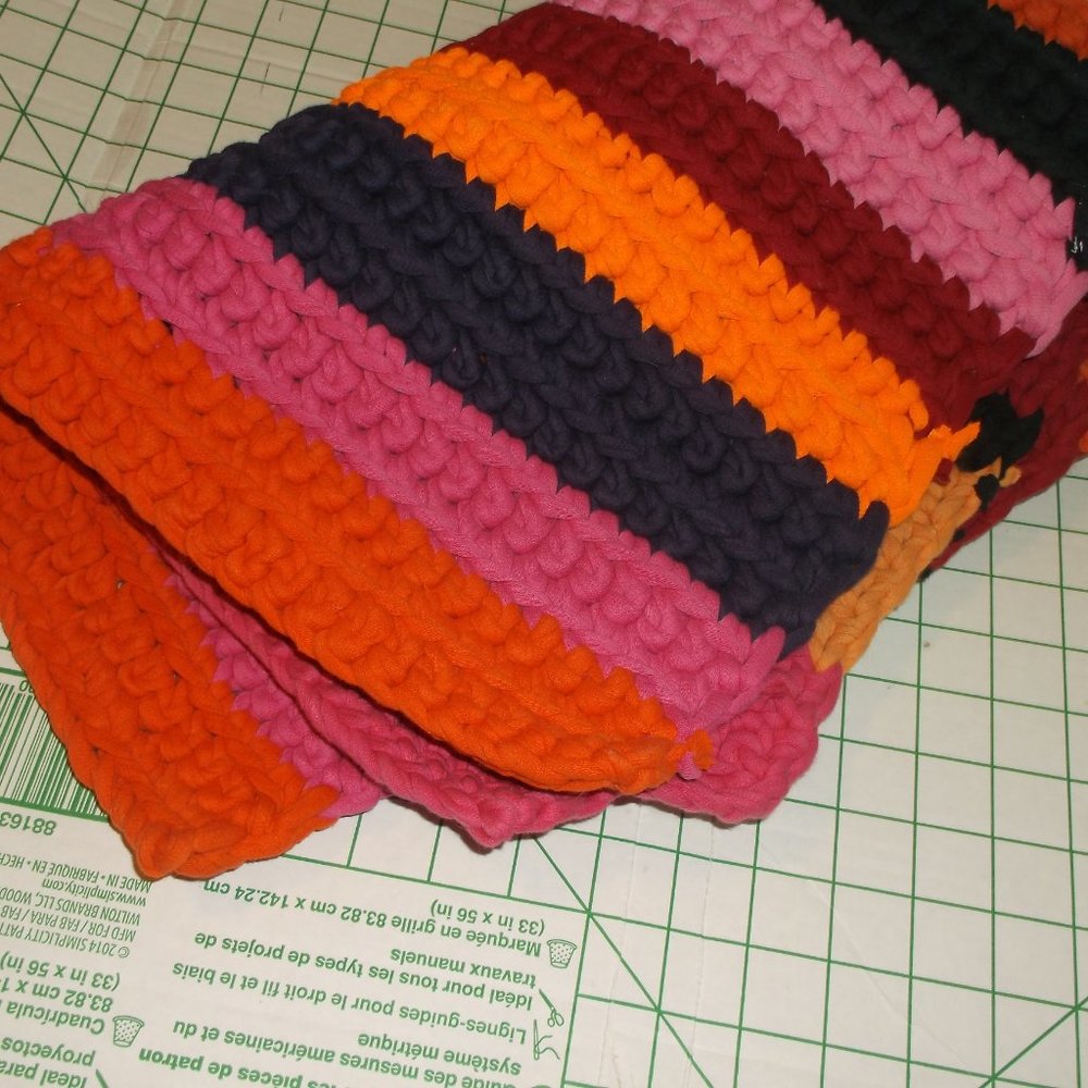 Pink Orange Maroon T-shirt Yarn Throw Rug M Upcycl - Picture 6 of 6